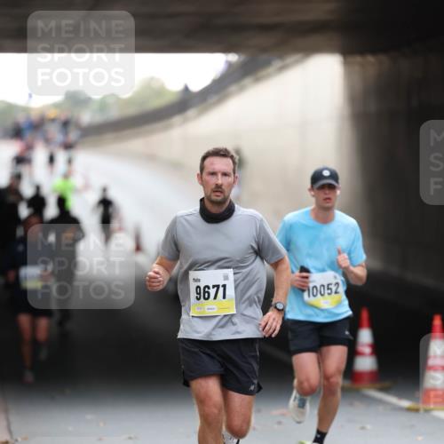 05.10.2025 - 20. swb-Marathon Bremen Michael Strokosch http://msf.ph/oto/9210334 05.10.2025 10:35:22 Laufen 9671, 10052 meine-sportfotos.de