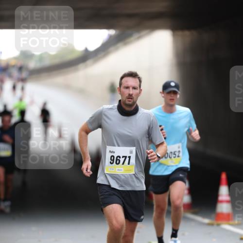 05.10.2025 - 20. swb-Marathon Bremen Michael Strokosch http://msf.ph/oto/9210336 05.10.2025 10:35:22 Laufen 9671, 02129, 0052 meine-sportfotos.de