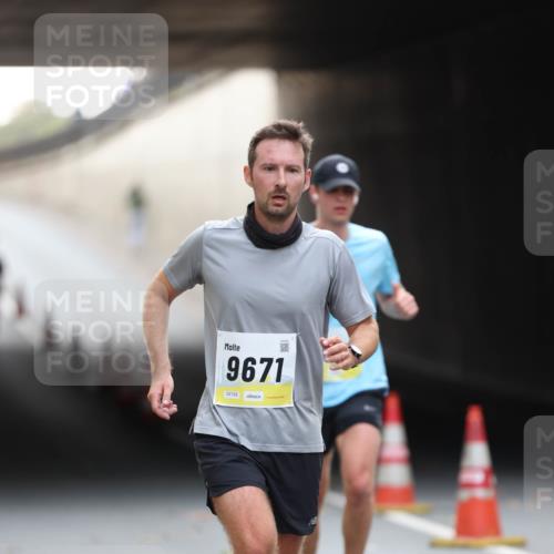 05.10.2025 - 20. swb-Marathon Bremen Michael Strokosch http://msf.ph/oto/9210339 05.10.2025 10:35:23 Laufen 9671, 02129 meine-sportfotos.de