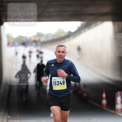 05.10.2025 - 20. swb-Marathon Bremen Michael Strokosch http://msf.ph/oto/9210342 05.10.2025 10:35:27 Laufen 11349, 02218 meine-sportfotos.de