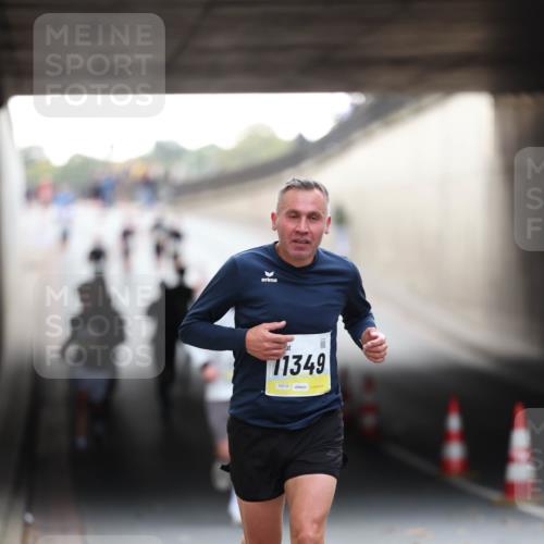 05.10.2025 - 20. swb-Marathon Bremen Michael Strokosch http://msf.ph/oto/9210343 05.10.2025 10:35:27 Laufen 11349, 02218 meine-sportfotos.de