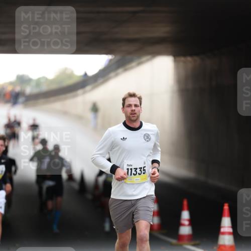 05.10.2025 - 20. swb-Marathon Bremen Michael Strokosch http://msf.ph/oto/9210346 05.10.2025 10:35:31 Laufen 11335, 01976 meine-sportfotos.de