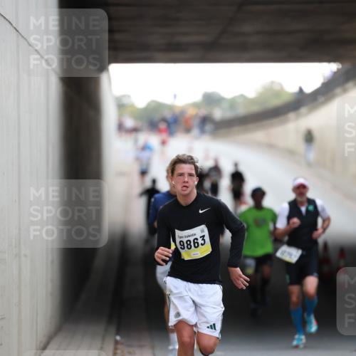 05.10.2025 - 20. swb-Marathon Bremen Michael Strokosch http://msf.ph/oto/9210353 05.10.2025 10:35:33 Laufen 9863 meine-sportfotos.de