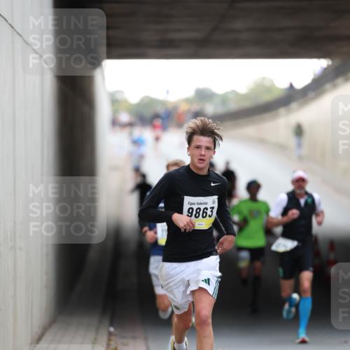 05.10.2025 - 20. swb-Marathon Bremen Michael Strokosch http://msf.ph/oto/9210354 05.10.2025 10:35:34 Laufen 9863 meine-sportfotos.de