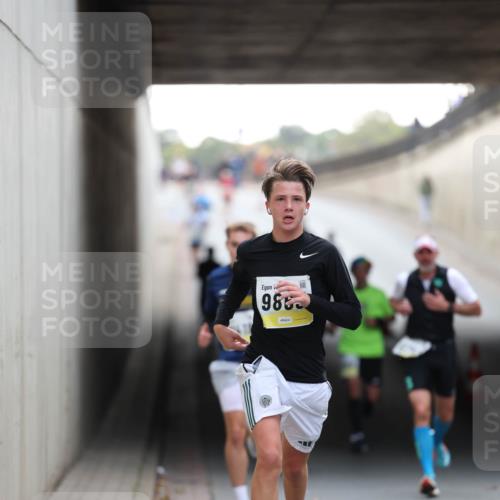 05.10.2025 - 20. swb-Marathon Bremen Michael Strokosch http://msf.ph/oto/9210355 05.10.2025 10:35:34 Laufen 986 meine-sportfotos.de