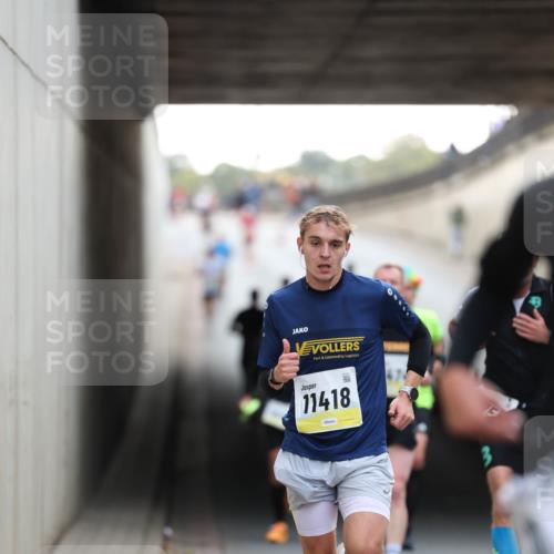 05.10.2025 - 20. swb-Marathon Bremen Michael Strokosch http://msf.ph/oto/9210361 05.10.2025 10:35:36 Laufen 11418, 3 meine-sportfotos.de