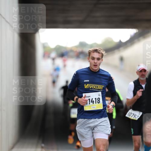 05.10.2025 - 20. swb-Marathon Bremen Michael Strokosch http://msf.ph/oto/9210362 05.10.2025 10:35:36 Laufen 1418, 10753 meine-sportfotos.de