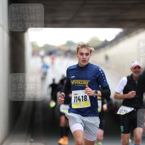 05.10.2025 - 20. swb-Marathon Bremen Michael Strokosch http://msf.ph/oto/9210363 05.10.2025 10:35:37 Laufen 11418, 1075 meine-sportfotos.de