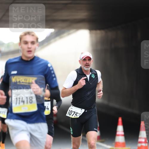 05.10.2025 - 20. swb-Marathon Bremen Michael Strokosch http://msf.ph/oto/9210365 05.10.2025 10:35:37 Laufen 11418, 4, 10757 meine-sportfotos.de