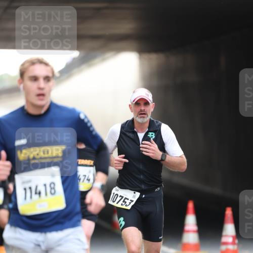05.10.2025 - 20. swb-Marathon Bremen Michael Strokosch http://msf.ph/oto/9210366 05.10.2025 10:35:37 Laufen 11418, 474, 10753, 3 meine-sportfotos.de