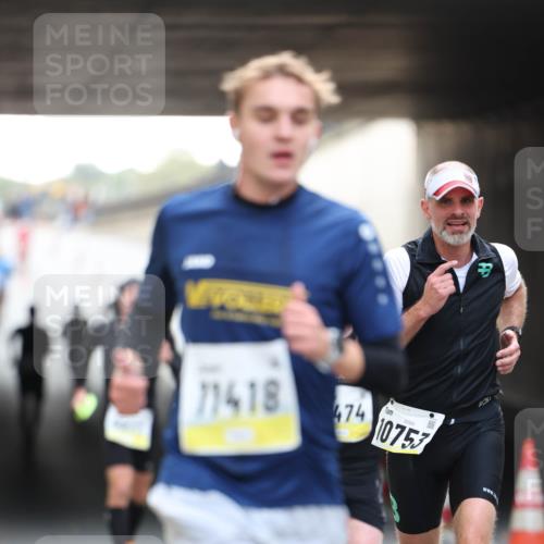 05.10.2025 - 20. swb-Marathon Bremen Michael Strokosch http://msf.ph/oto/9210368 05.10.2025 10:35:38 Laufen 71418, 474, 02520, 10753 meine-sportfotos.de