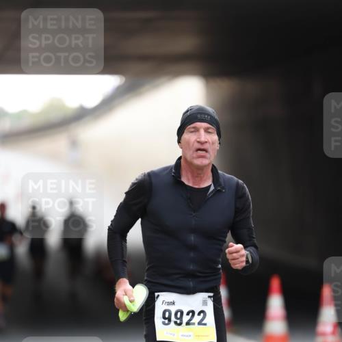 05.10.2025 - 20. swb-Marathon Bremen Michael Strokosch http://msf.ph/oto/9210376 05.10.2025 10:35:42 Laufen 9922, 01972 meine-sportfotos.de