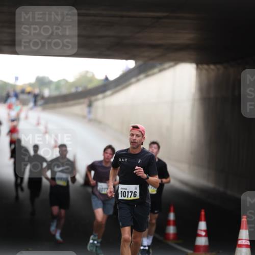 05.10.2025 - 20. swb-Marathon Bremen Michael Strokosch http://msf.ph/oto/9210377 05.10.2025 10:35:46 Laufen 10176 meine-sportfotos.de