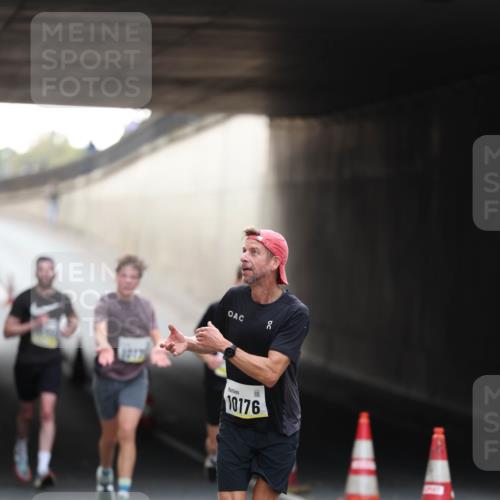 05.10.2025 - 20. swb-Marathon Bremen Michael Strokosch http://msf.ph/oto/9210382 05.10.2025 10:35:47 Laufen 10176 meine-sportfotos.de