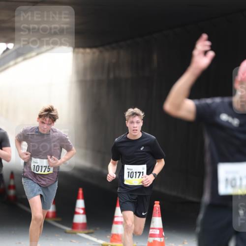 05.10.2025 - 20. swb-Marathon Bremen Michael Strokosch http://msf.ph/oto/9210386 05.10.2025 10:35:49 Laufen 10175, 10171, 101 meine-sportfotos.de
