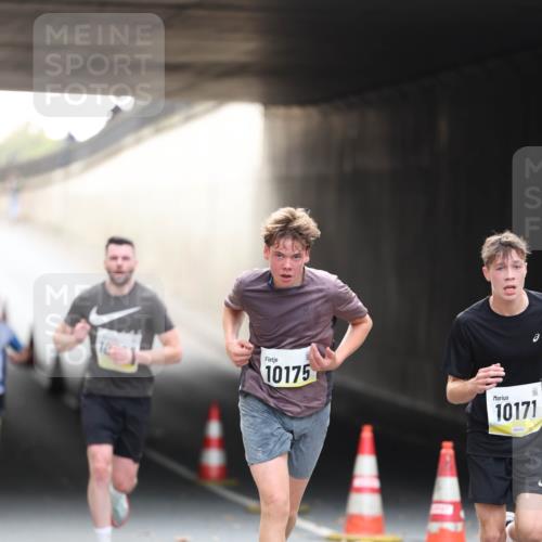 05.10.2025 - 20. swb-Marathon Bremen Michael Strokosch http://msf.ph/oto/9210388 05.10.2025 10:35:50 Laufen 10175, 10, 10171 meine-sportfotos.de