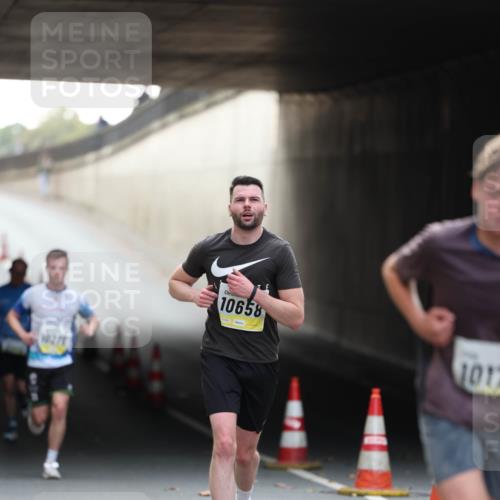 05.10.2025 - 20. swb-Marathon Bremen Michael Strokosch http://msf.ph/oto/9210392 05.10.2025 10:35:51 Laufen 10658, 1017 meine-sportfotos.de