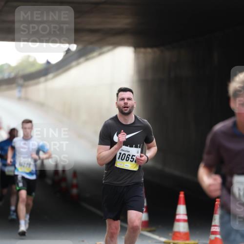 05.10.2025 - 20. swb-Marathon Bremen Michael Strokosch http://msf.ph/oto/9210393 05.10.2025 10:35:51 Laufen 1065, 4 meine-sportfotos.de