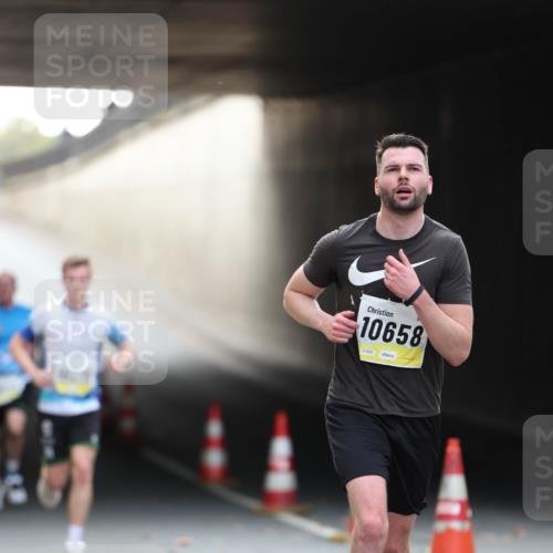 05.10.2025 - 20. swb-Marathon Bremen Michael Strokosch http://msf.ph/oto/9210398 05.10.2025 10:35:53 Laufen 1300, 10658, 01900 meine-sportfotos.de