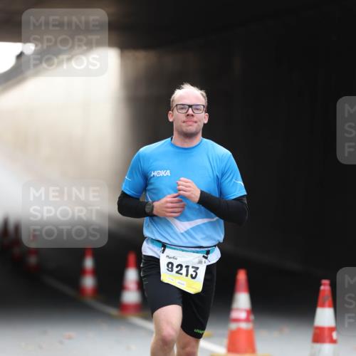 05.10.2025 - 20. swb-Marathon Bremen Michael Strokosch http://msf.ph/oto/9210413 05.10.2025 10:35:58 Laufen 9213 meine-sportfotos.de