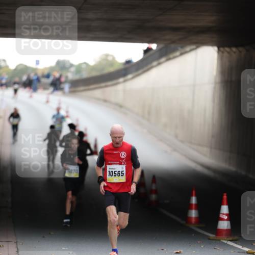 05.10.2025 - 20. swb-Marathon Bremen Michael Strokosch http://msf.ph/oto/9210416 05.10.2025 10:36:02 Laufen 0070, 10565 meine-sportfotos.de