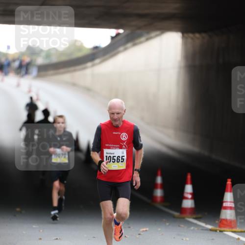 05.10.2025 - 20. swb-Marathon Bremen Michael Strokosch http://msf.ph/oto/9210420 05.10.2025 10:36:04 Laufen 0070, 10565 meine-sportfotos.de