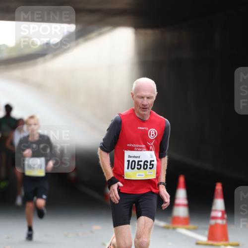 05.10.2025 - 20. swb-Marathon Bremen Michael Strokosch http://msf.ph/oto/9210424 05.10.2025 10:36:06 Laufen 10565, 02554 meine-sportfotos.de