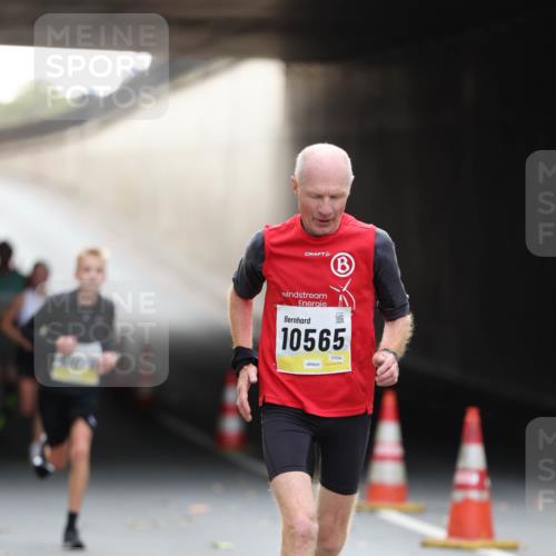 05.10.2025 - 20. swb-Marathon Bremen Michael Strokosch http://msf.ph/oto/9210425 05.10.2025 10:36:06 Laufen 10565, 02554 meine-sportfotos.de