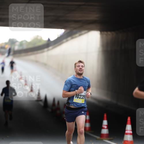 05.10.2025 - 20. swb-Marathon Bremen Michael Strokosch http://msf.ph/oto/9210483 05.10.2025 10:36:42 Laufen 10229 meine-sportfotos.de