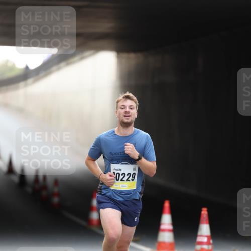 05.10.2025 - 20. swb-Marathon Bremen Michael Strokosch http://msf.ph/oto/9210488 05.10.2025 10:36:43 Laufen 0229, 02611 meine-sportfotos.de