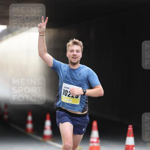 05.10.2025 - 20. swb-Marathon Bremen Michael Strokosch http://msf.ph/oto/9210492 05.10.2025 10:36:43 Laufen 10225, 02611 meine-sportfotos.de