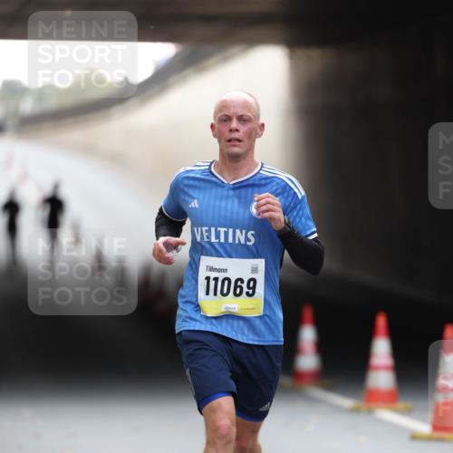 05.10.2025 - 20. swb-Marathon Bremen Michael Strokosch http://msf.ph/oto/9210503 05.10.2025 10:36:51 Laufen 11069 meine-sportfotos.de