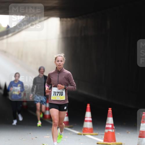 05.10.2025 - 20. swb-Marathon Bremen Michael Strokosch http://msf.ph/oto/9210509 05.10.2025 10:37:01 Laufen 11710 meine-sportfotos.de