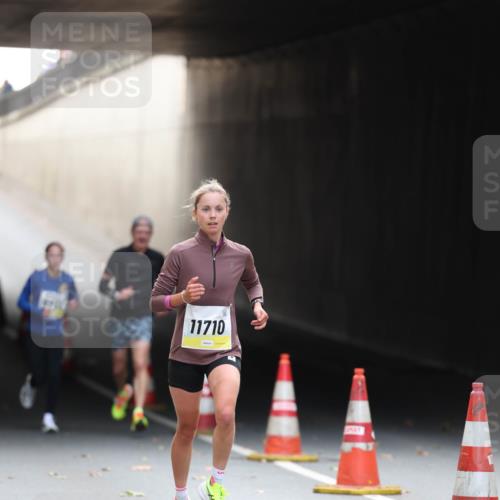 05.10.2025 - 20. swb-Marathon Bremen Michael Strokosch http://msf.ph/oto/9210510 05.10.2025 10:37:01 Laufen 11710 meine-sportfotos.de
