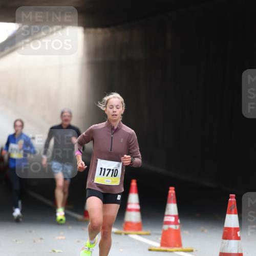 05.10.2025 - 20. swb-Marathon Bremen Michael Strokosch http://msf.ph/oto/9210511 05.10.2025 10:37:01 Laufen 11710 meine-sportfotos.de