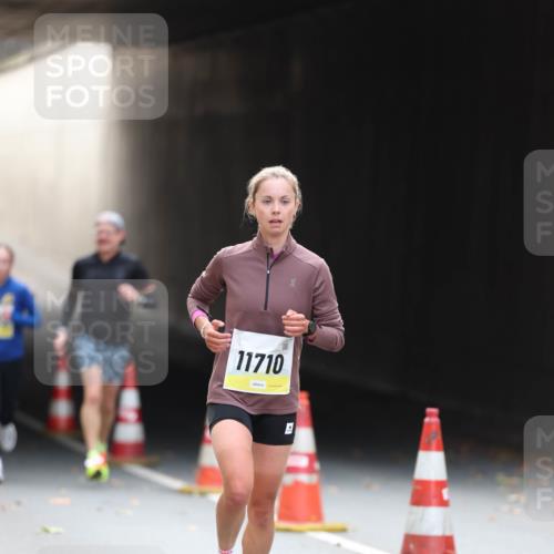 05.10.2025 - 20. swb-Marathon Bremen Michael Strokosch http://msf.ph/oto/9210514 05.10.2025 10:37:02 Laufen 11710 meine-sportfotos.de