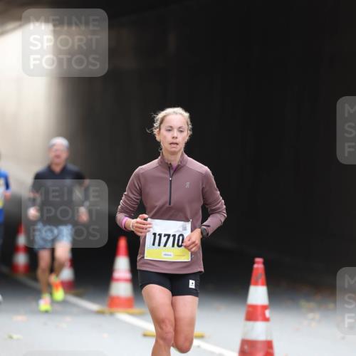05.10.2025 - 20. swb-Marathon Bremen Michael Strokosch http://msf.ph/oto/9210515 05.10.2025 10:37:02 Laufen 11710 meine-sportfotos.de