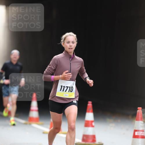 05.10.2025 - 20. swb-Marathon Bremen Michael Strokosch http://msf.ph/oto/9210516 05.10.2025 10:37:03 Laufen 11710 meine-sportfotos.de