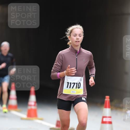 05.10.2025 - 20. swb-Marathon Bremen Michael Strokosch http://msf.ph/oto/9210519 05.10.2025 10:37:03 Laufen 11710 meine-sportfotos.de