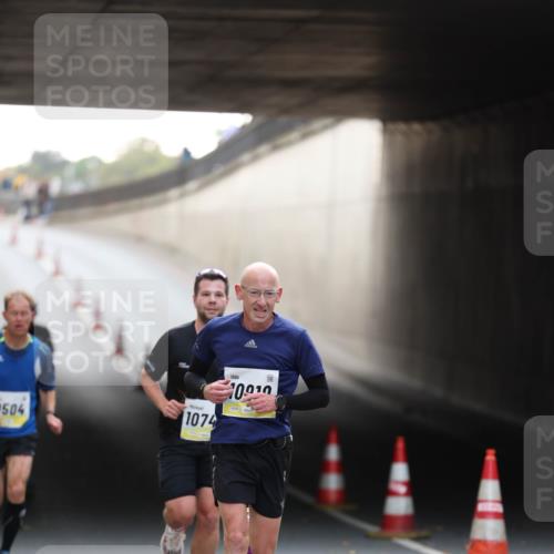 05.10.2025 - 20. swb-Marathon Bremen Michael Strokosch http://msf.ph/oto/9210532 05.10.2025 10:37:12 Laufen 504, 1074, 10910 meine-sportfotos.de