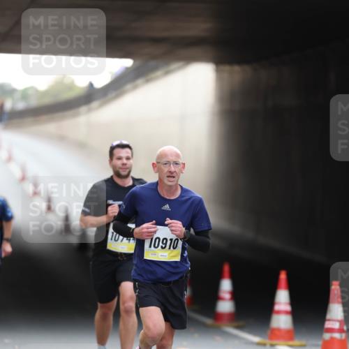 05.10.2025 - 20. swb-Marathon Bremen Michael Strokosch http://msf.ph/oto/9210534 05.10.2025 10:37:13 Laufen 10910 meine-sportfotos.de