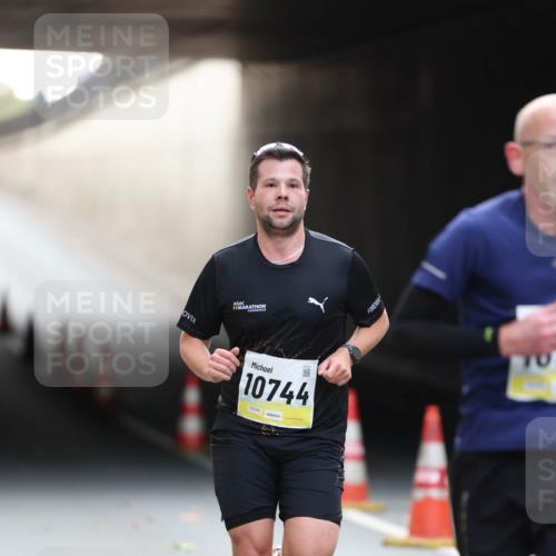 05.10.2025 - 20. swb-Marathon Bremen Michael Strokosch http://msf.ph/oto/9210541 05.10.2025 10:37:15 Laufen 10744, 02340, 70 meine-sportfotos.de