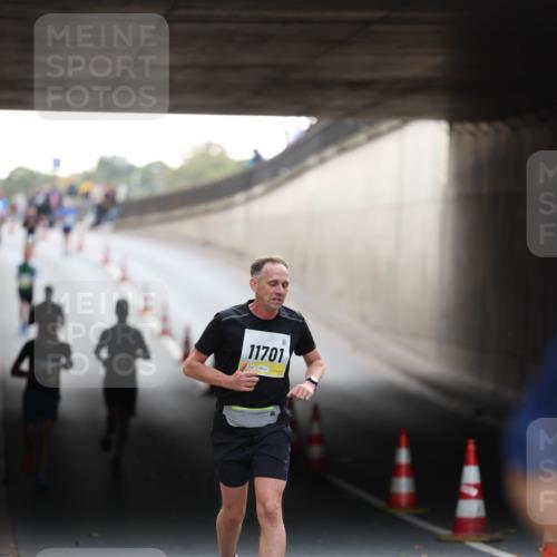05.10.2025 - 20. swb-Marathon Bremen Michael Strokosch http://msf.ph/oto/9210548 05.10.2025 10:37:19 Laufen 11701 meine-sportfotos.de