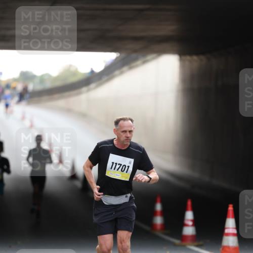 05.10.2025 - 20. swb-Marathon Bremen Michael Strokosch http://msf.ph/oto/9210551 05.10.2025 10:37:19 Laufen 11701 meine-sportfotos.de