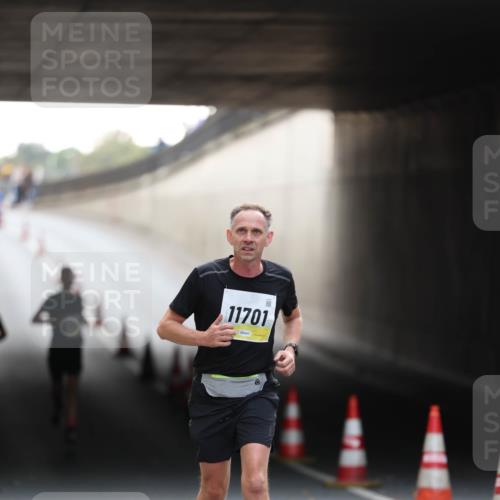05.10.2025 - 20. swb-Marathon Bremen Michael Strokosch http://msf.ph/oto/9210553 05.10.2025 10:37:20 Laufen 11701 meine-sportfotos.de