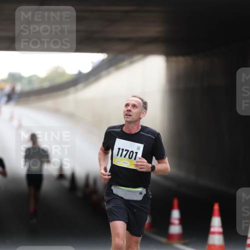 05.10.2025 - 20. swb-Marathon Bremen Michael Strokosch http://msf.ph/oto/9210554 05.10.2025 10:37:20 Laufen 11701 meine-sportfotos.de