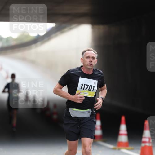 05.10.2025 - 20. swb-Marathon Bremen Michael Strokosch http://msf.ph/oto/9210556 05.10.2025 10:37:21 Laufen 11701 meine-sportfotos.de