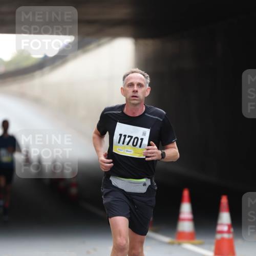 05.10.2025 - 20. swb-Marathon Bremen Michael Strokosch http://msf.ph/oto/9210557 05.10.2025 10:37:21 Laufen 11701 meine-sportfotos.de
