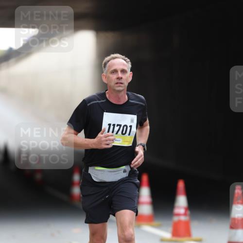 05.10.2025 - 20. swb-Marathon Bremen Michael Strokosch http://msf.ph/oto/9210558 05.10.2025 10:37:21 Laufen 11701 meine-sportfotos.de