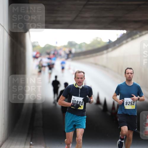 05.10.2025 - 20. swb-Marathon Bremen Michael Strokosch http://msf.ph/oto/9210559 05.10.2025 10:37:25 Laufen 10880, 9253 meine-sportfotos.de